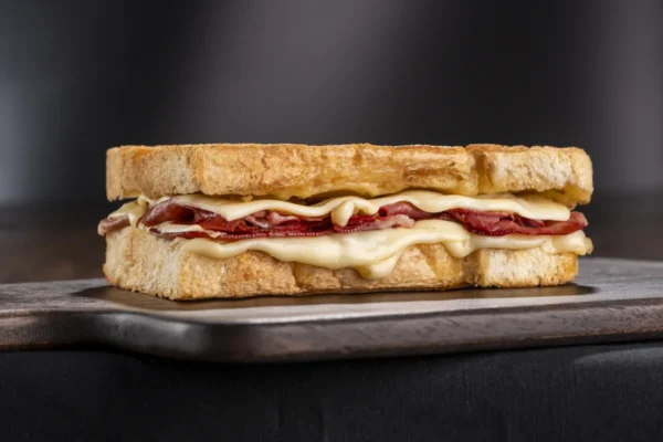 Dilli Kaşarlı Tost